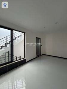 Two Floor House image 7