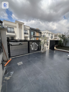 Luxury House image 5