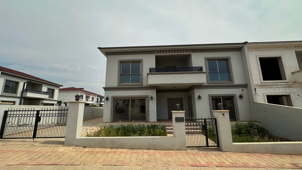 Spacious house in Mass Village