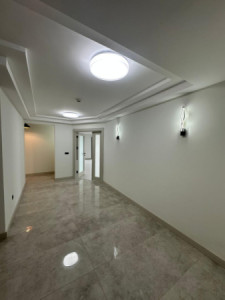 Modern 4-Bedroom Apartment image 10