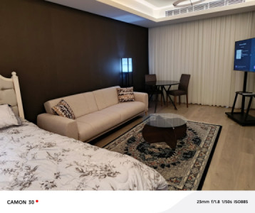 Modern Studio Apartment in Prime Location image 2