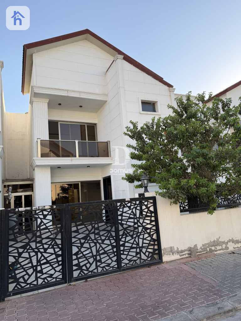 Spacious House with 4 Bedrooms