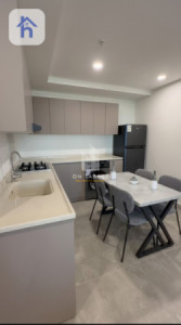 Modern Apartment image 6