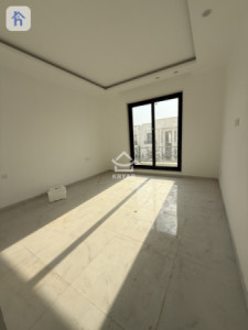 Modern House with 4 Bedrooms Image 11