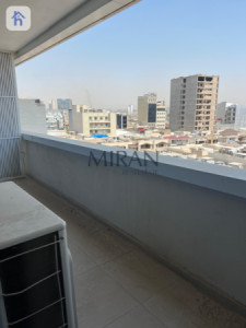 شقة حديثة في موقع متميز صورة 6