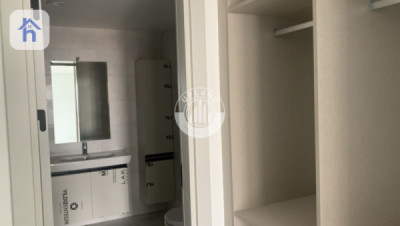 Luxury Two-Bedroom Apartment in Rami Towers Resim 6