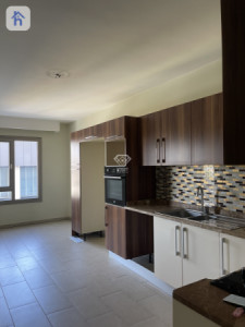 Modern Apartment with 4 Bedrooms Image 3