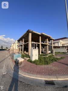 Corner Structure Opposite Garden — 1