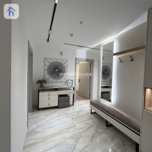 Luxurious Apartment in Prime Location image 9