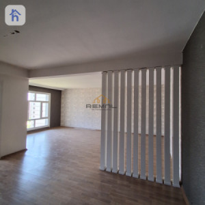 Cozy 3-Bedroom Apartment image 5