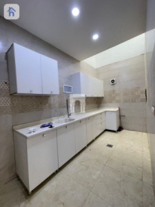 Luxurious 5-Bedroom House for Sale Image 6