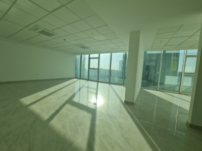 ئۆفیسێکی مۆدێرن لە ئیمپایەر بزنس بۆ کرێ وێنە 5