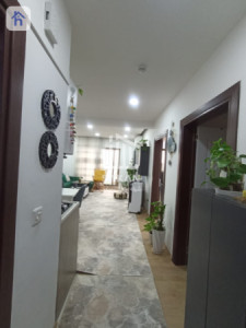 شوقەیەکی مۆدێرن لە یەک ژووری نوستن وێنە 6