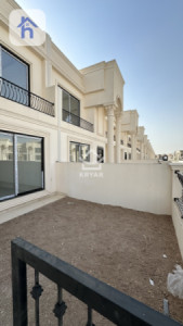 Spacious House with 4 Bedrooms image 2