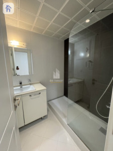 Modern 2-Bedroom Apartment with Stunning Views image 6