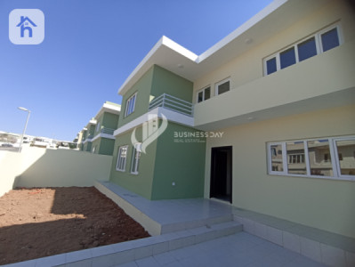 Spacious House with 4 Bedrooms image 2