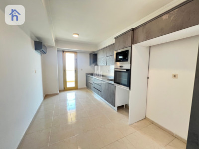 Luxurious Apartment in Prime Location Image 4