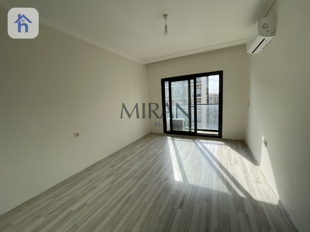 شقة مشرقة بتصميم عصري صورة 2