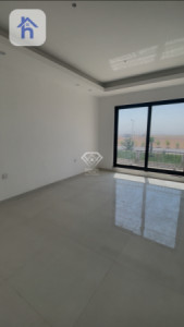 Spacious House with 4 Bedrooms Image 5