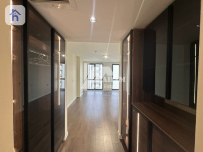Modern 4 Bedroom Apartment, Spacious Living image 4