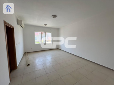 Spacious 4 Bedroom House in Italian Village 2 image 9