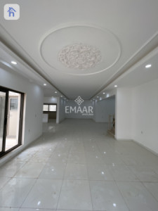 Modern Home with 5 Bedrooms image 2