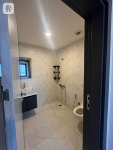 Spacious Apartment in Prime Location image 8