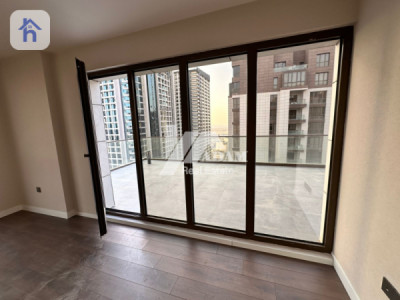 Elegant 2-BR Apartment with Terrace Image 4