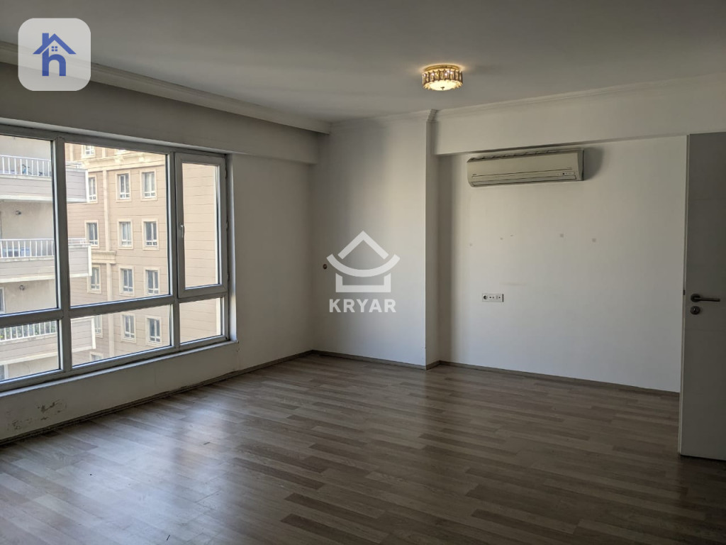 Bright Apartment in Prime Location