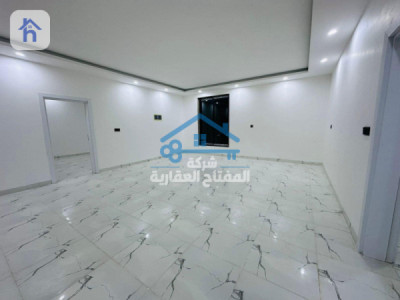 Spacious House with 5 Bedrooms Image 7