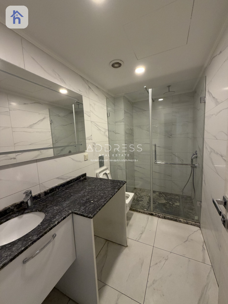 Stylish Studio Apartment in Star Towers Image 2