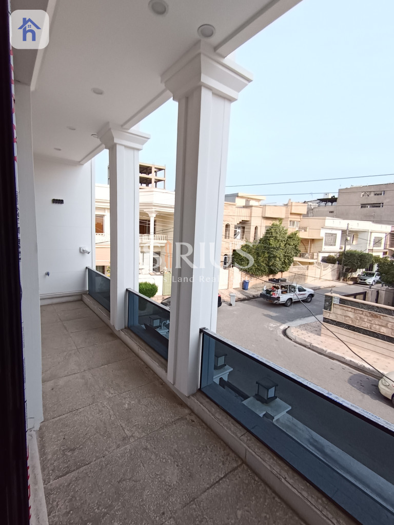 Spacious Family Home with Multiple Rooms Resim 18