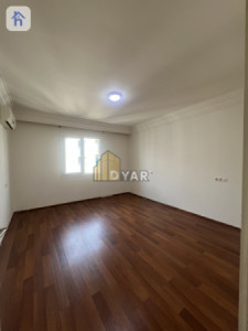 Spacious 3 BR Flat Image 6