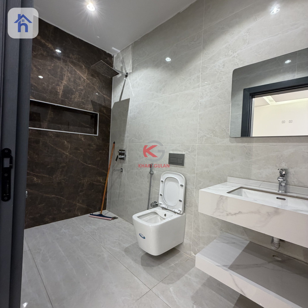 Modern 4-Bedroom House for Rent Resim 10