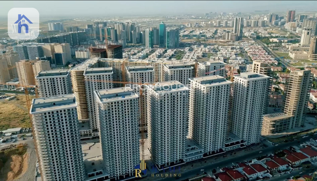 شوقەیەکی ئارام لەگەڵ دیمەنی شار