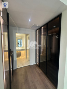 Modern 4 Bedroom Apartment, Spacious Living image 9