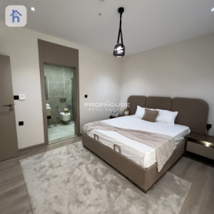 Stylish and Contemporary Apartment image 5