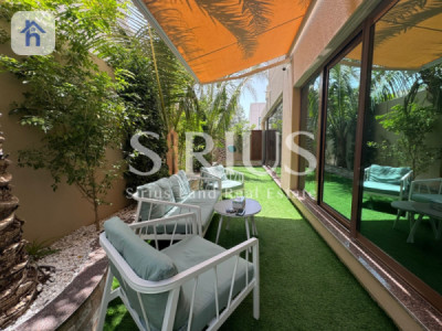 Luxurious Town House with Modern Amenities Image 5