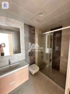 Modern apartment in Empire Square Image 11