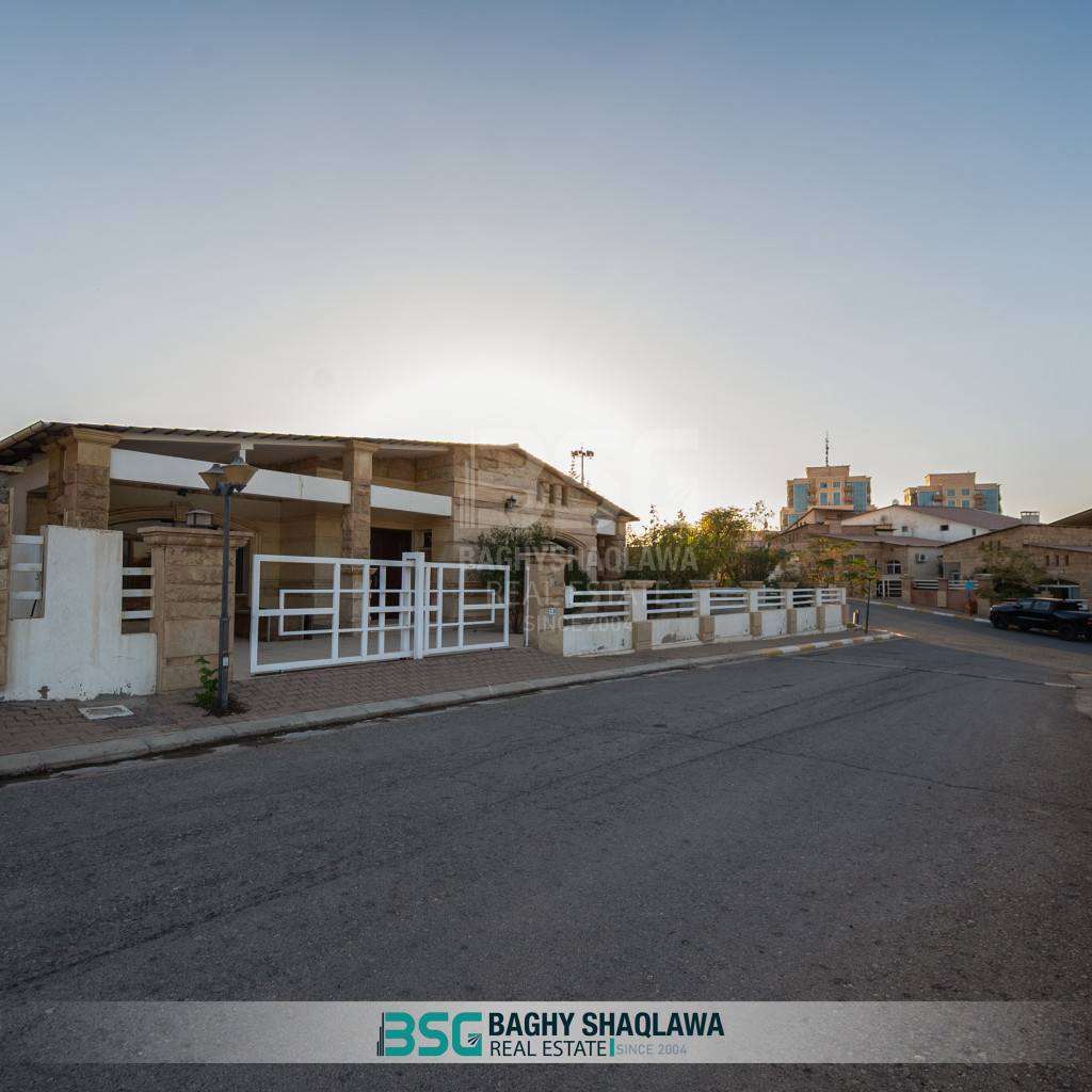 فيلا للبیع في فاملی لاند علی طریق بیرمام