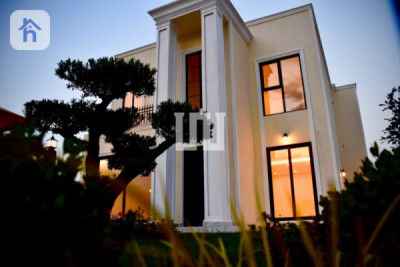 4-bedroom house in Royal Garden — 1