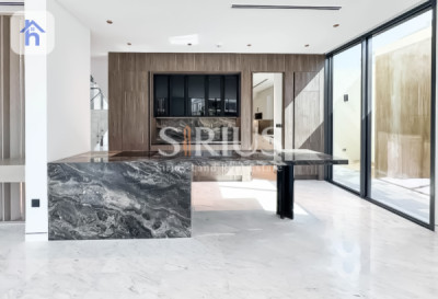 Luxurious Villa with 6 Bedrooms Image 4