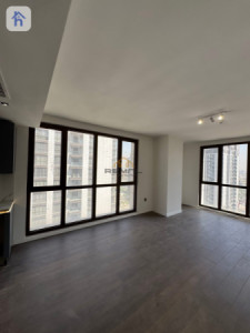 Modern 1 Bedroom Apartment image 5