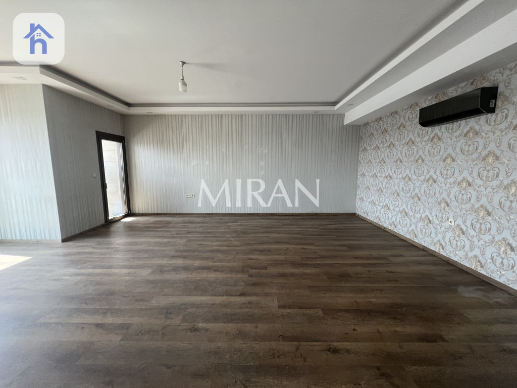 شوقەیەکی فراوانی 3 ژووری نوستن و دیمەنی سەرسوڕهێنەری هەیە وێنە 2