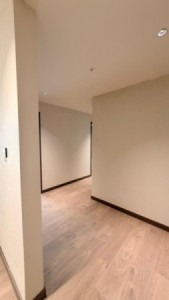 Spacious Apartment with Stunning Views Image 3