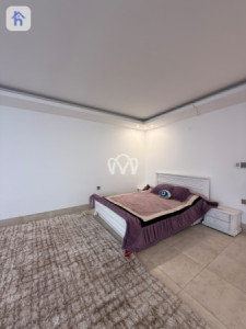 Spacious House with 6 Bedrooms Image 13