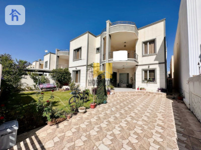 Spacious House with 5 Bedrooms image 1