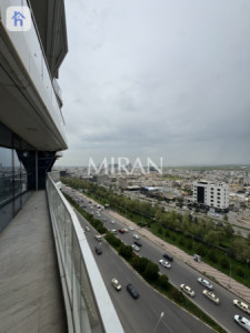 شقة حديثة بثلاث غرف نوم وإطلالات رائعة image 16