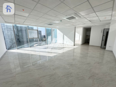 مكتب حديث في موقع مميز صورة 3