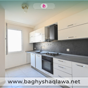 شوقەیەکی دوو ژووری نوستن و ئارام و دیمەنێکی نایابی هەیە image 1
